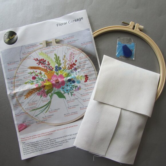 Ana Goods Floral Corsage Embroidery DIY Art Kit with hoop, stamped cloth & floss - Picture 1 of 9